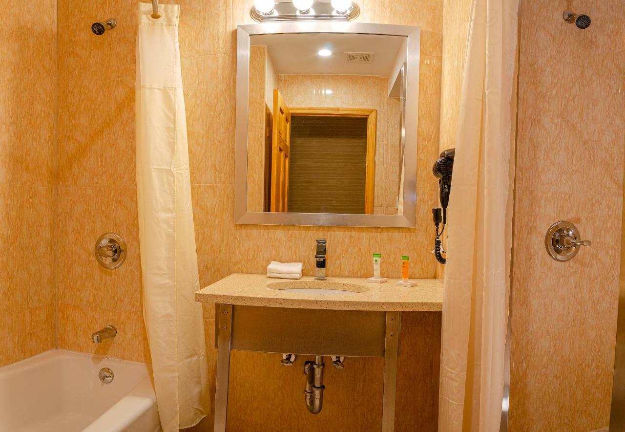 Elmhurst Hotel Нью-Йорк Экстерьер фото